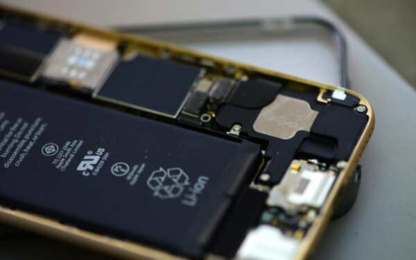 Réseautage réussi : pourquoi une batterie de téléphone fiable est cruciale lors de rencontres professionnelles